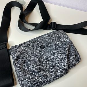 Women’s crossbody bag lululemon athletica